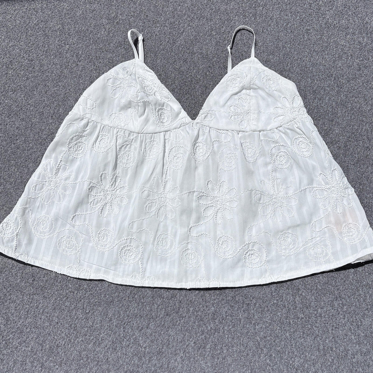 Forever 21 White Embroidered Double Strap Flowy Cami Top Size S