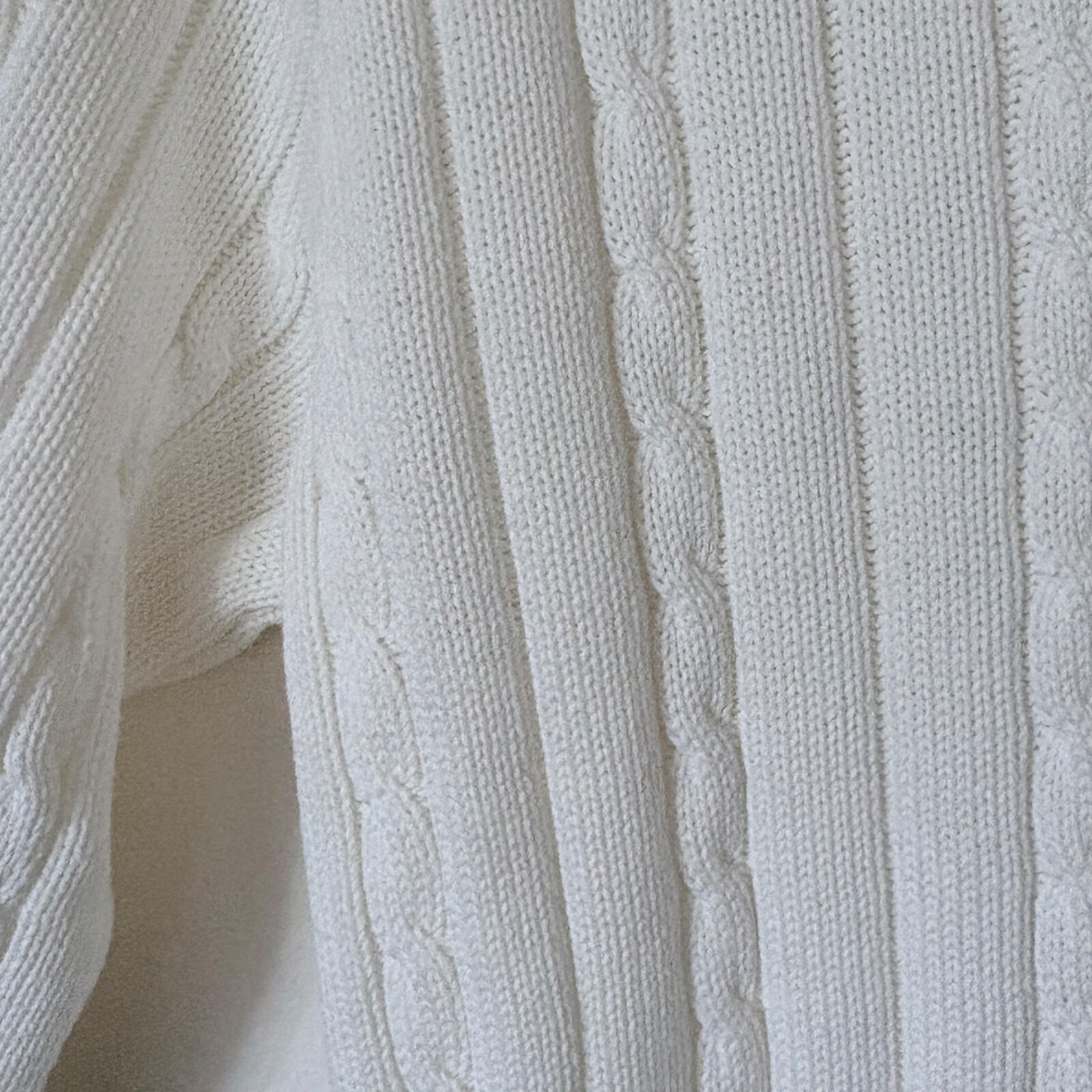 Brandy Melville Vneck Cable Sweater/Ivory/Medium