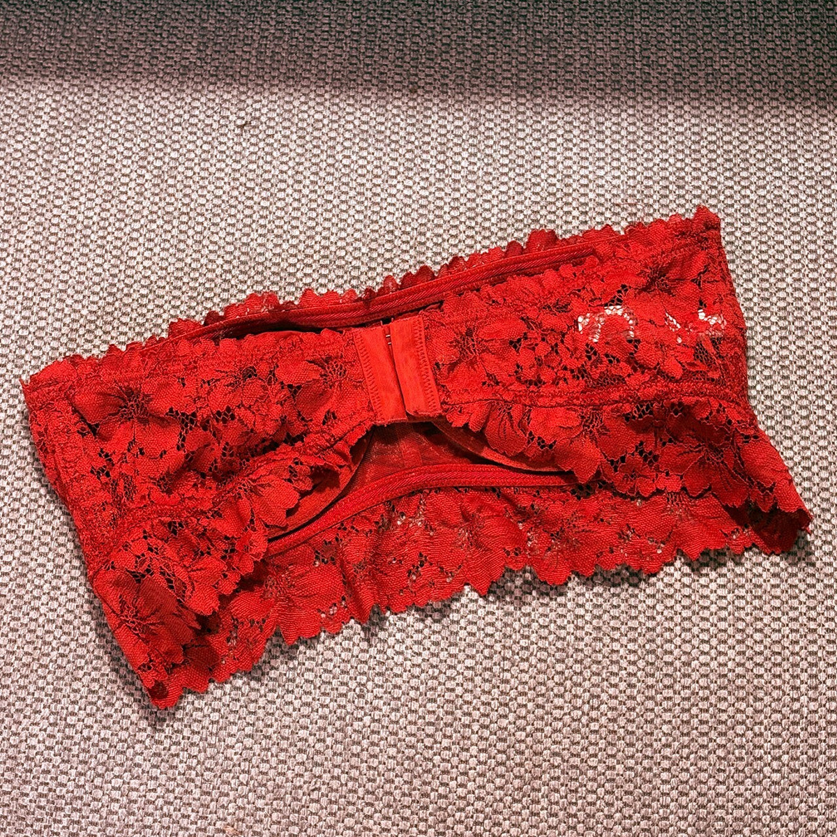 auden Red Lace Strapless Bra Medium