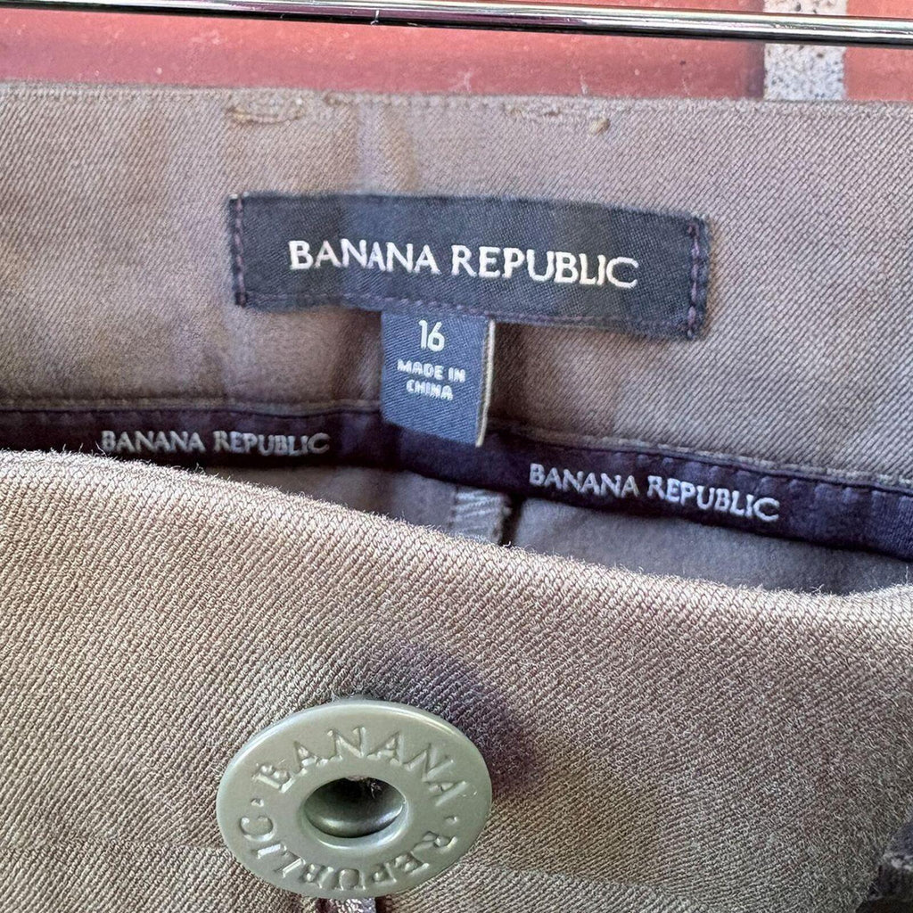 Banana Republic Olive Night Slim Straight Crops 🌿
